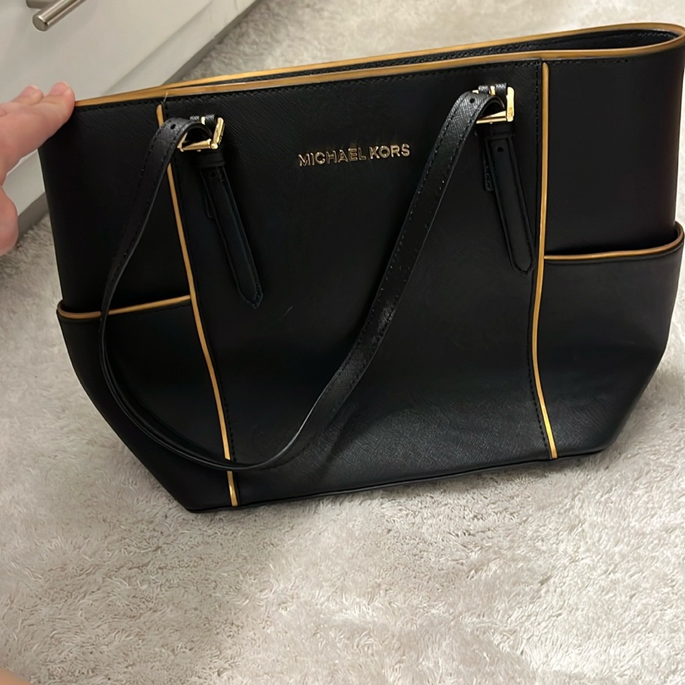 Black and gold Michael Kors purse great condition